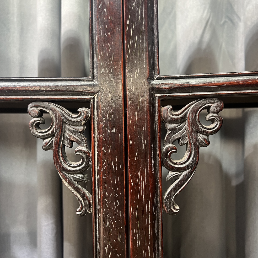 Qing Dynasty Sandalwood hand-engraved flower pattern rack