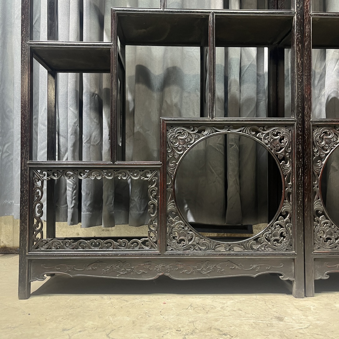 Qing Dynasty Sandalwood hand-engraved flower pattern rack