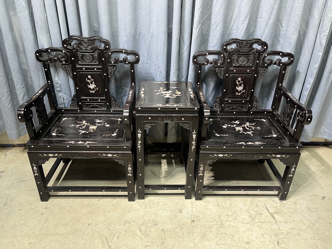 Qing Dynasty Sandalwood inlaid Three-piece shell flower and bird Taishi chair set