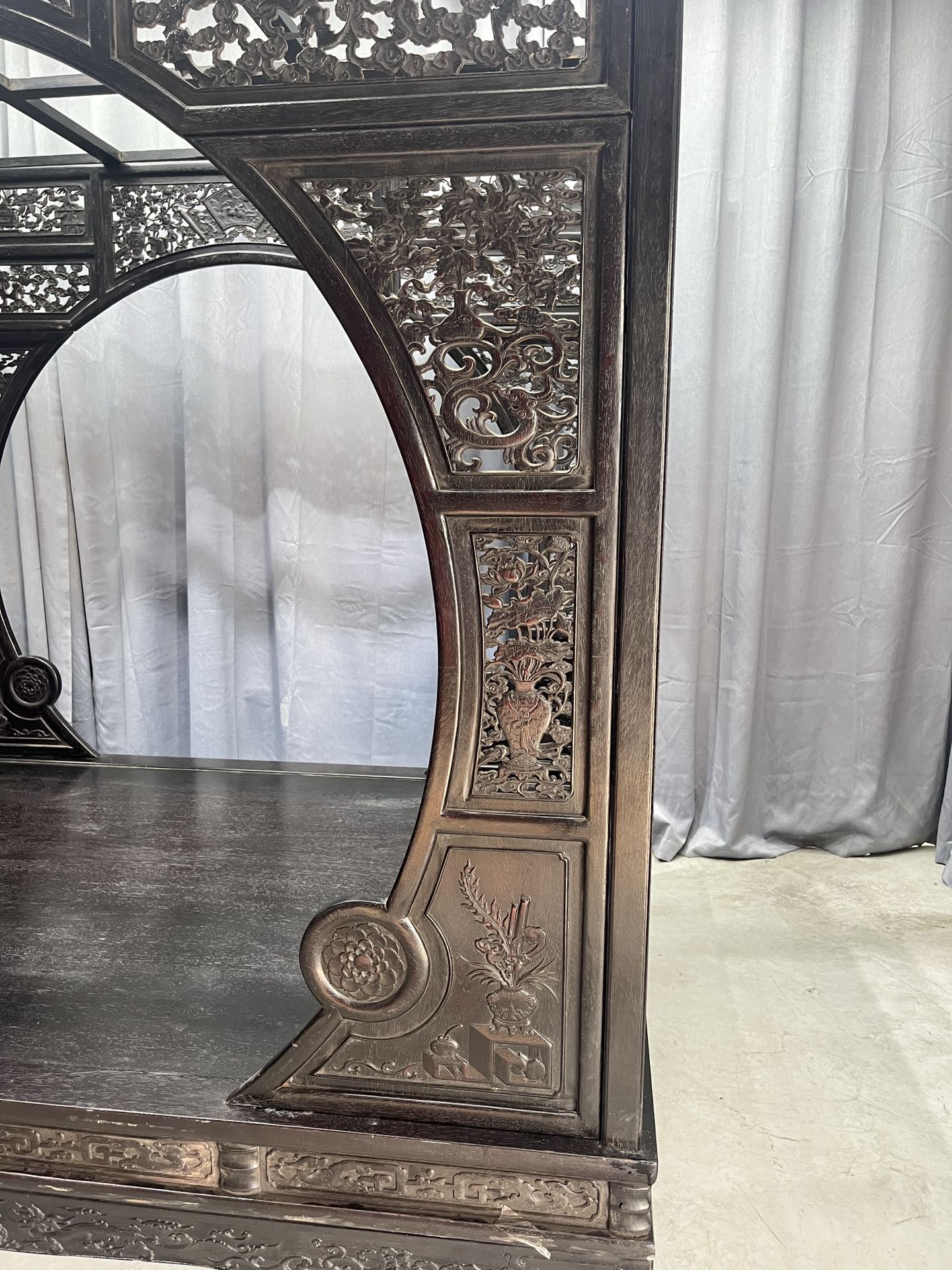 Qing Dynasty Red Sandalwood mandarin vase frame pattern bed