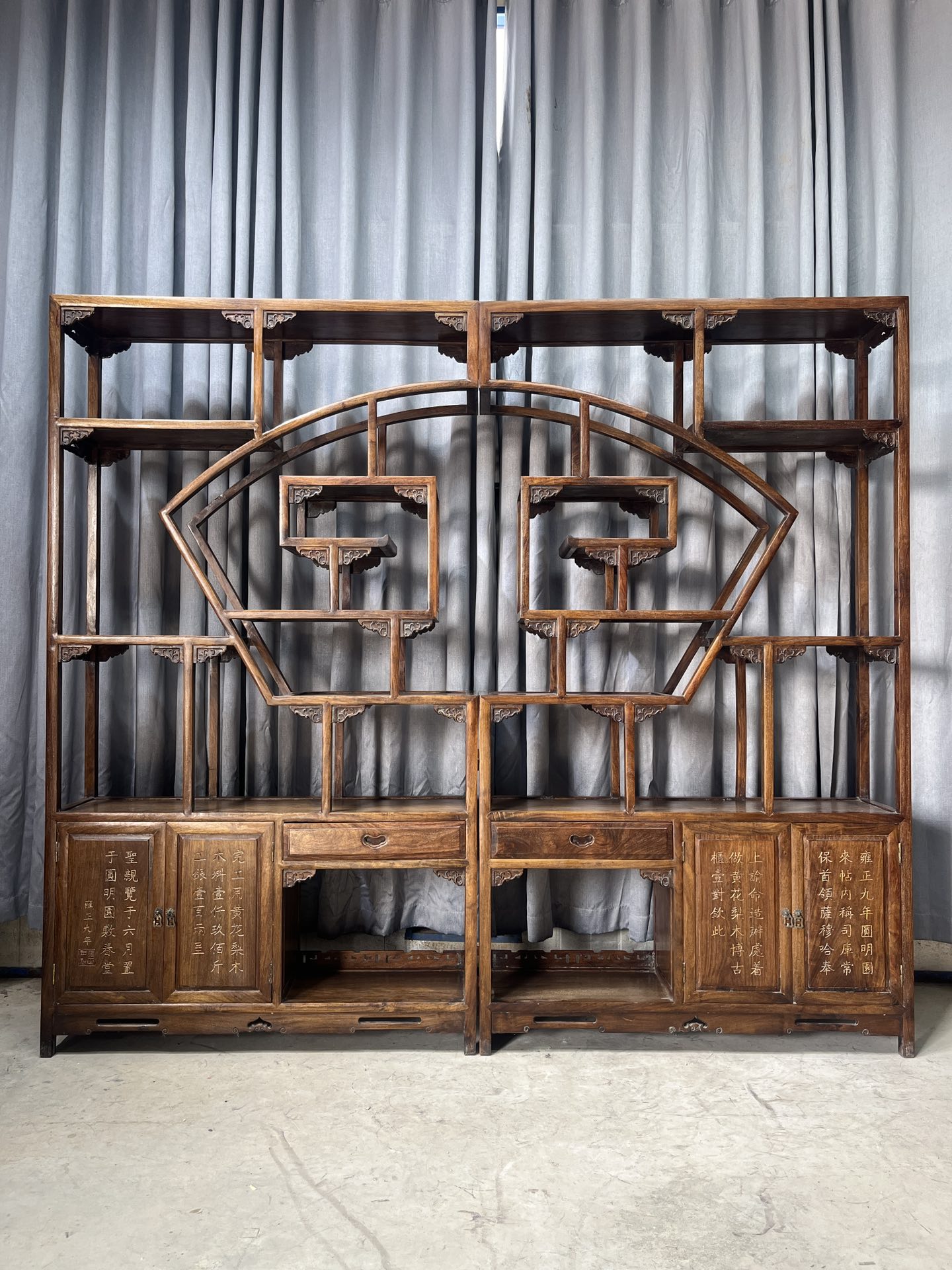 Qing Dynasty Rosewood hand-engraved flower pattern rack