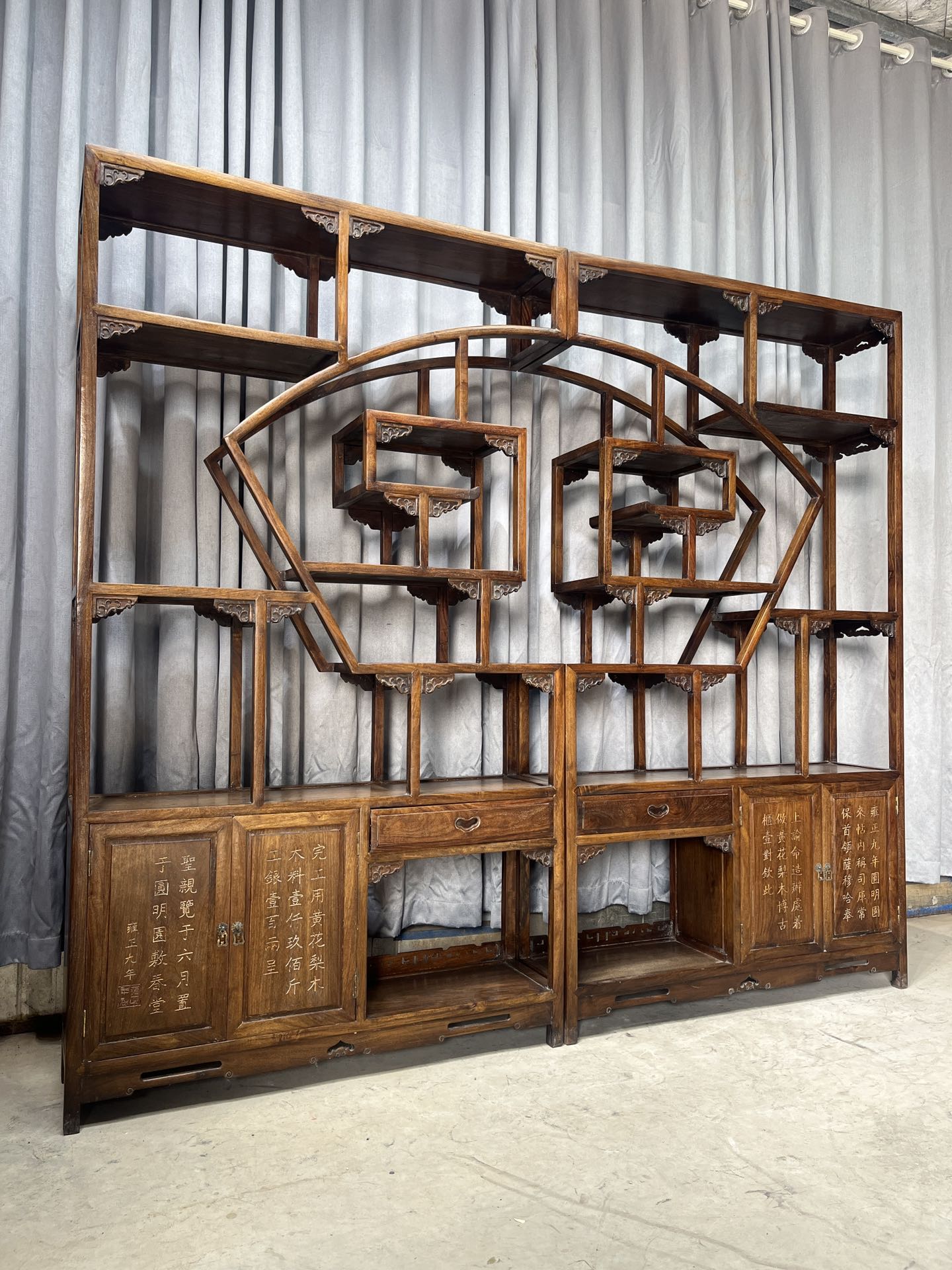 Qing Dynasty Rosewood hand-engraved flower pattern rack