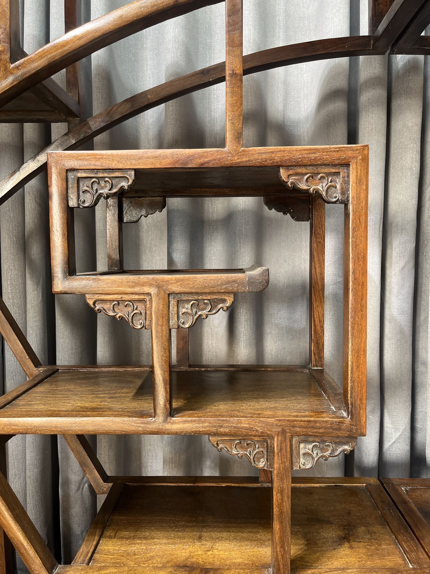 Qing Dynasty Rosewood hand-engraved flower pattern rack