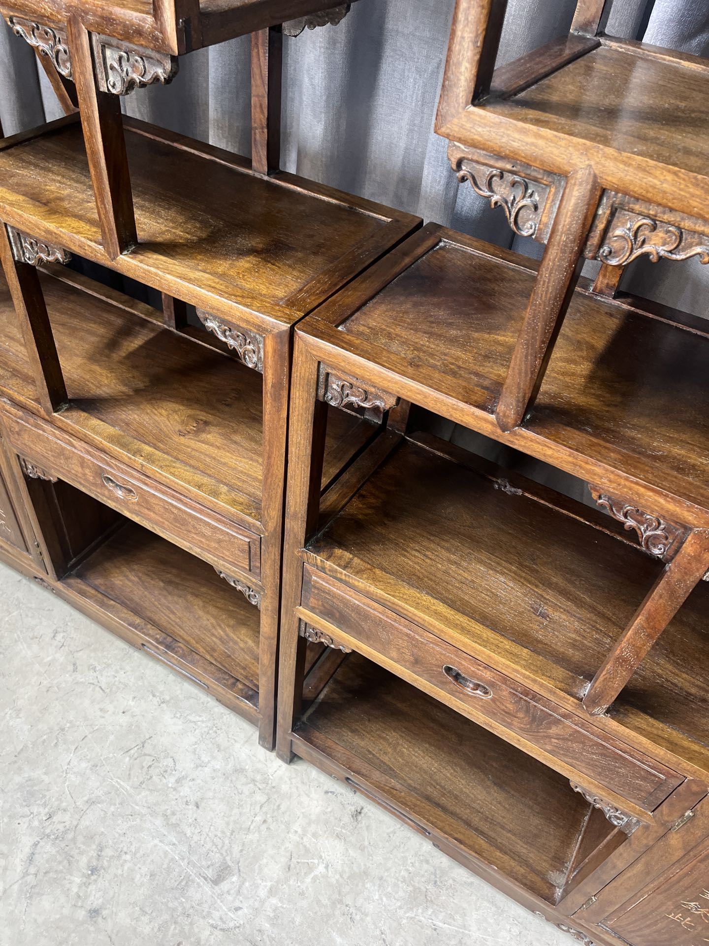 Qing Dynasty Rosewood hand-engraved flower pattern rack