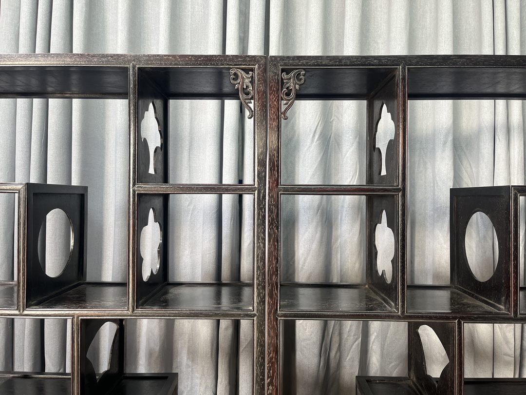 Qing Dynasty Sandalwood hand-engraved flower pattern rack