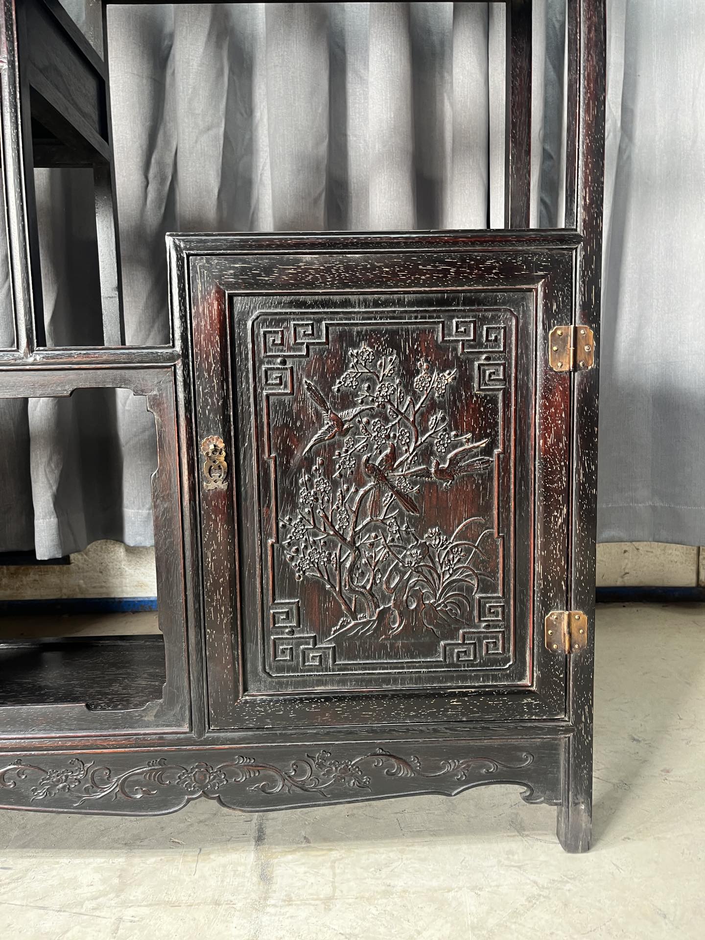 Qing Dynasty Sandalwood hand-engraved flower pattern rack
