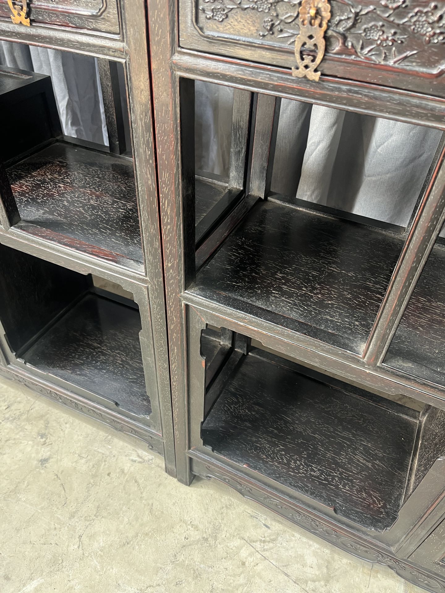Qing Dynasty Sandalwood hand-engraved flower pattern rack