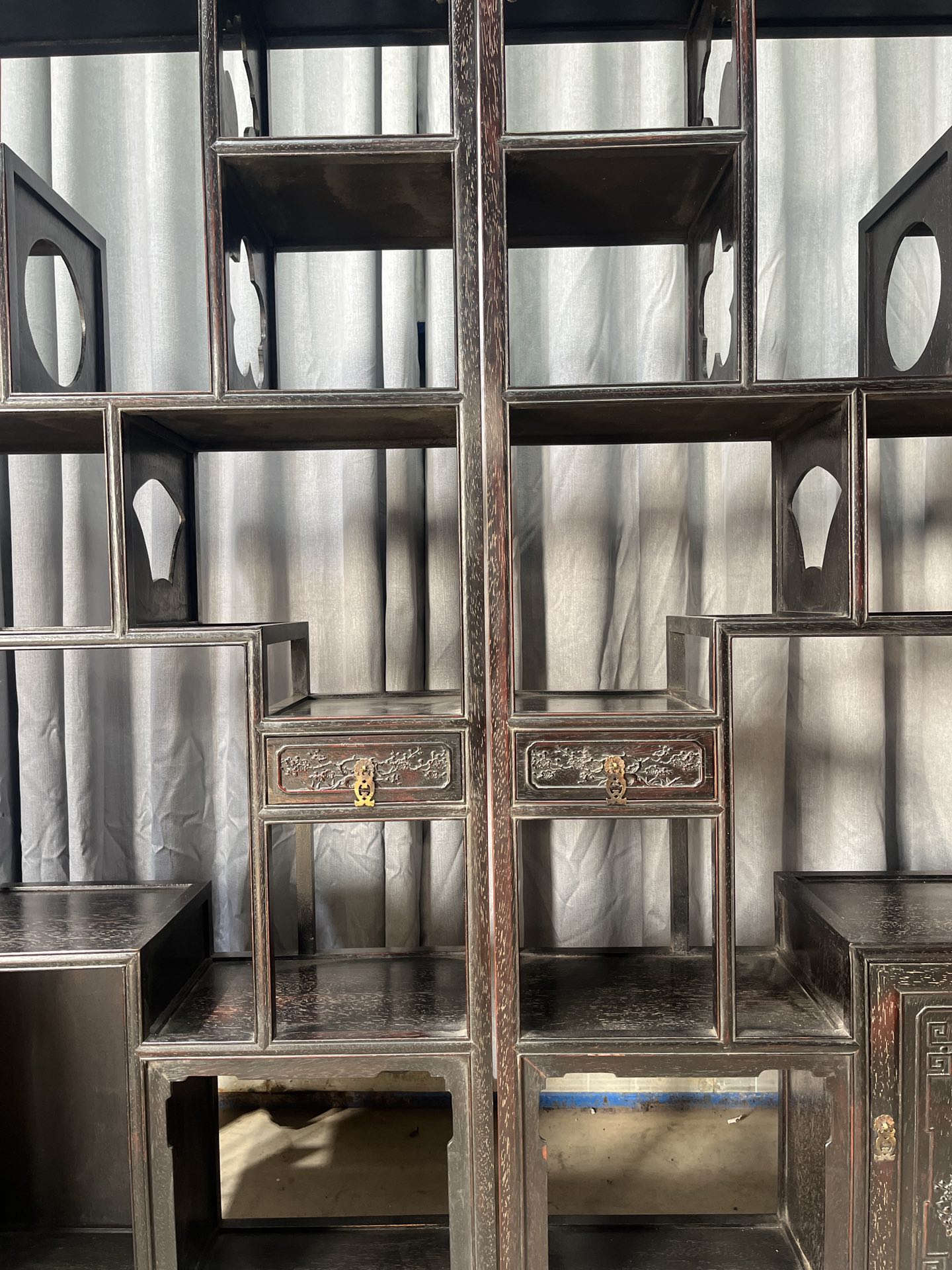 Qing Dynasty Sandalwood hand-engraved flower pattern rack