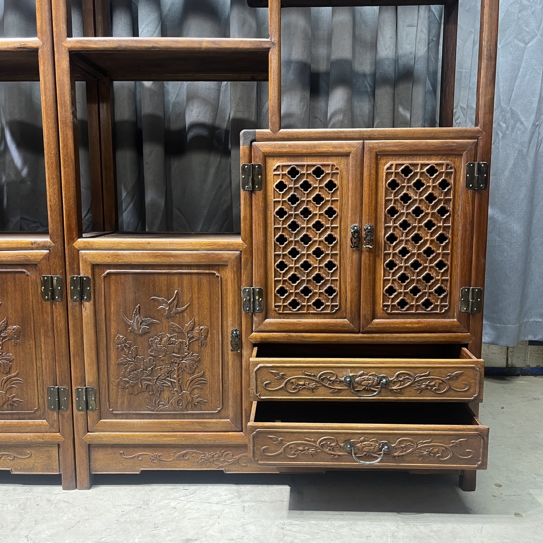 Qing Dynasty Rosewood hand-engraved flower pattern rack