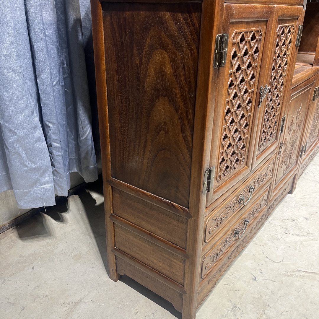 Qing Dynasty Rosewood hand-engraved flower pattern rack