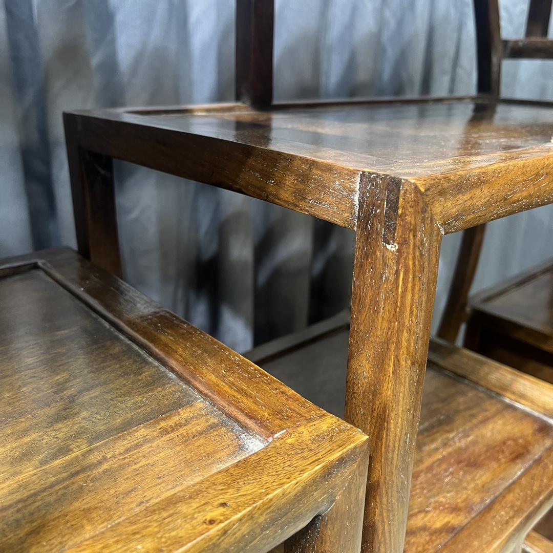 Qing Dynasty Rosewood hand-engraved flower pattern pair antique shelves