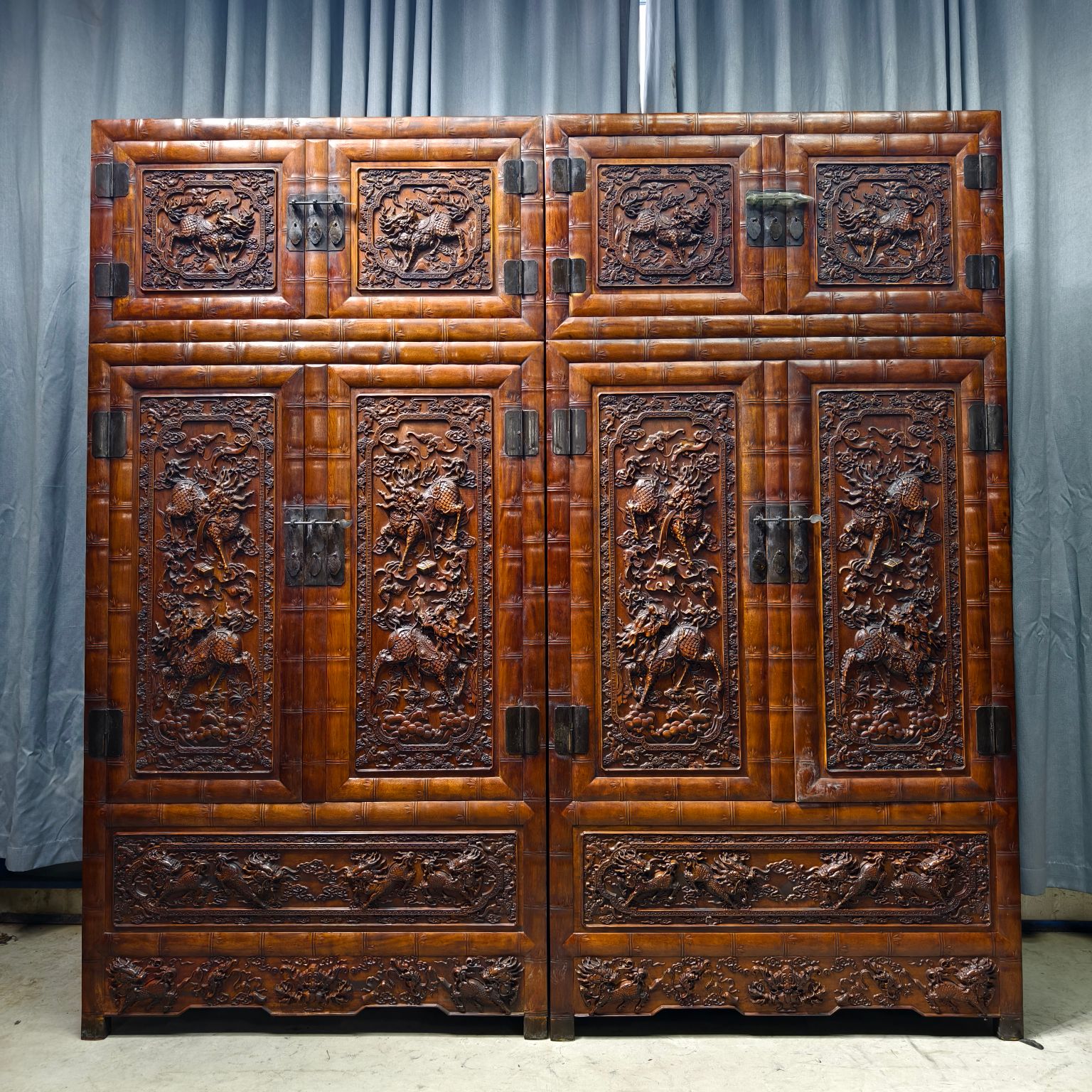 Qing Dynasty Rosewood high-relief cloud and unicorn pattern cabinet