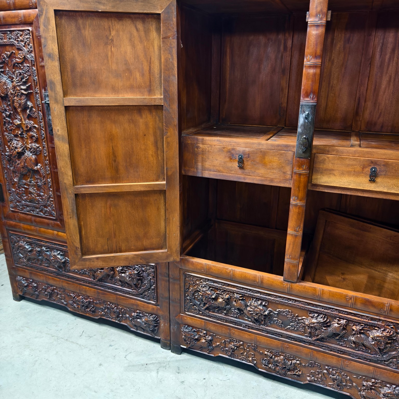 Qing Dynasty Rosewood high-relief cloud and unicorn pattern cabinet