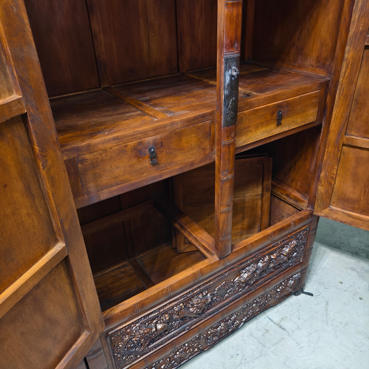 Qing Dynasty Rosewood high-relief cloud and unicorn pattern cabinet
