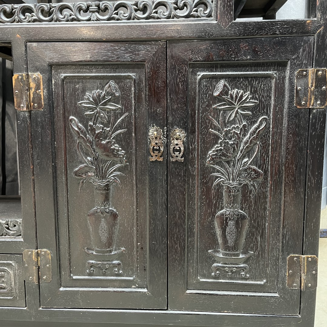 Qing Dynasty Sandalwood vase pattern hollow carved antique shelves
