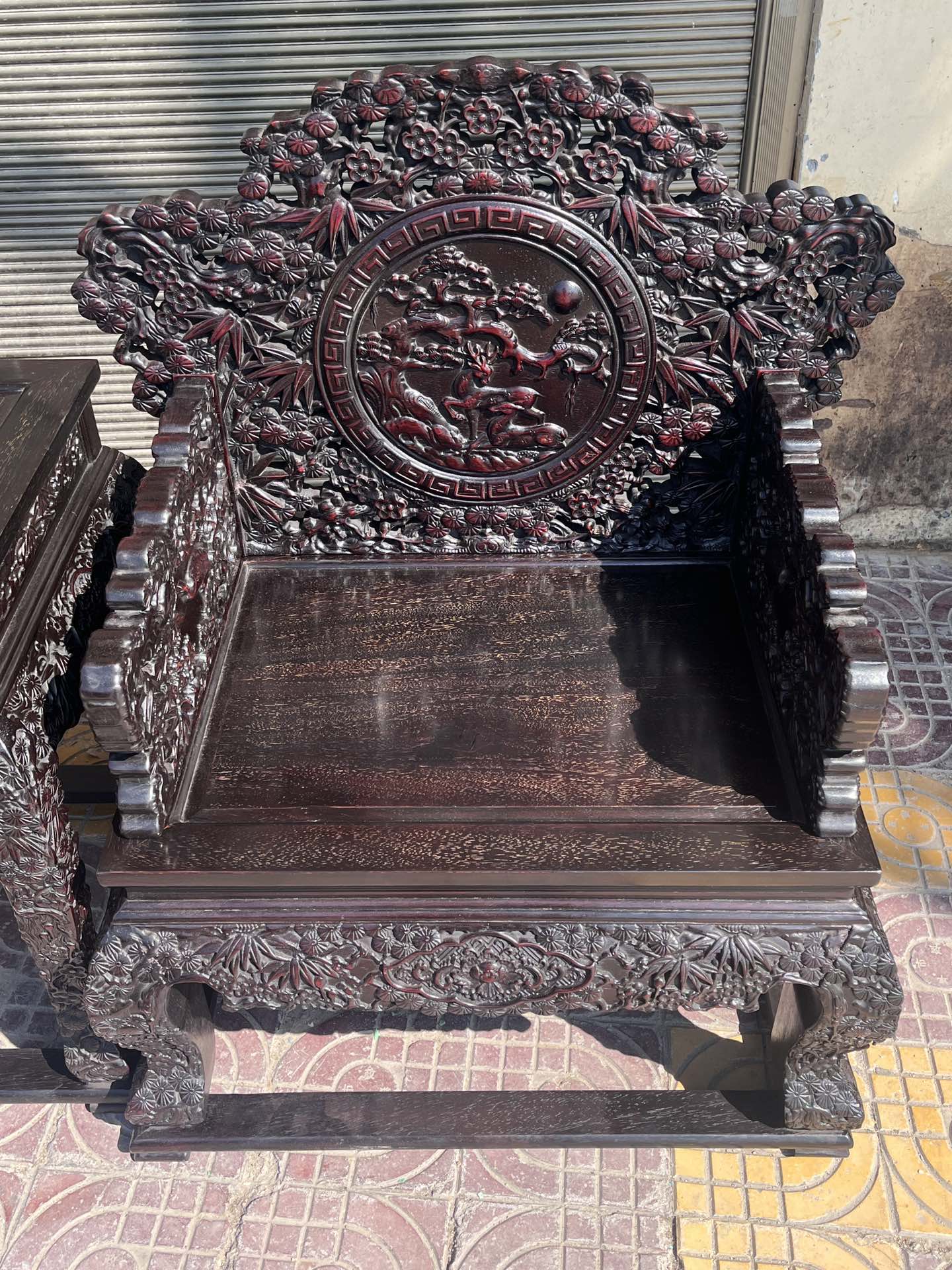 Qing Dynasty Rosewood hand-engraved tea Tables and chair set