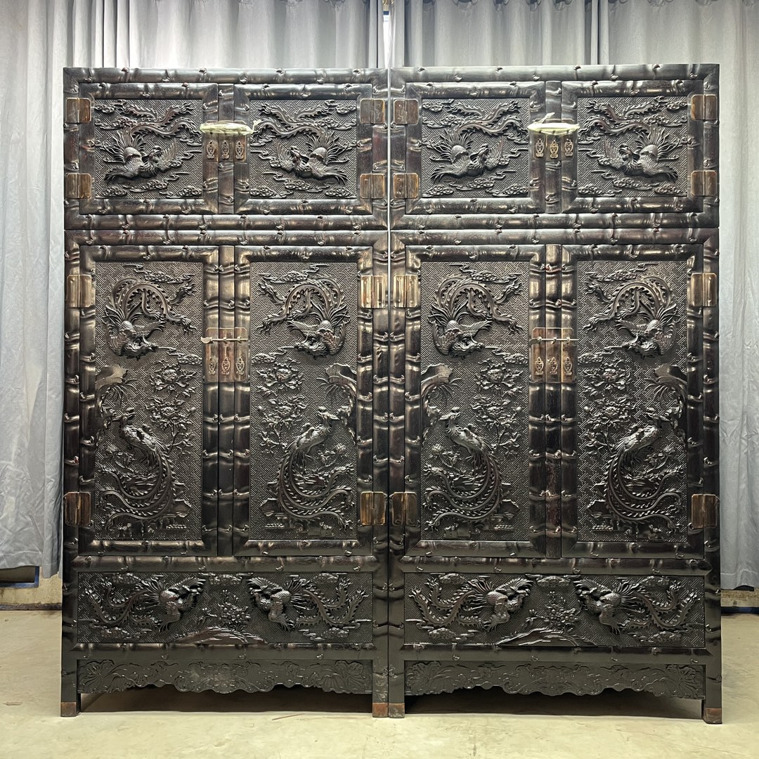 Qing Dynasty Sandalwood high-relief phoenix opera peony top a pair of Cabinet