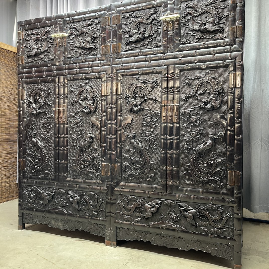Qing Dynasty Sandalwood high-relief phoenix opera peony top a pair of Cabinet