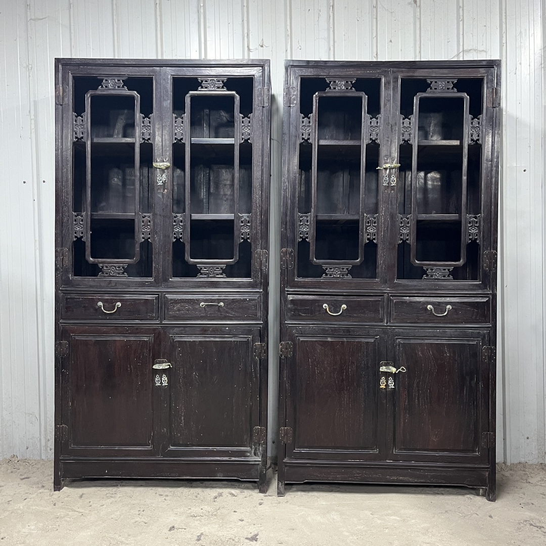 Qing Dynasty Rosewood polished and smooth a pair of bookcase cabinets