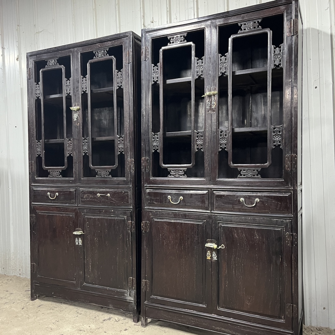 Qing Dynasty Rosewood polished and smooth a pair of bookcase cabinets