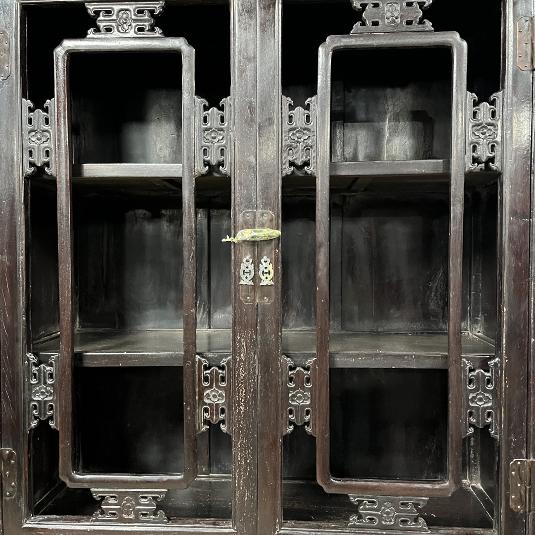 Qing Dynasty Rosewood polished and smooth a pair of bookcase cabinets