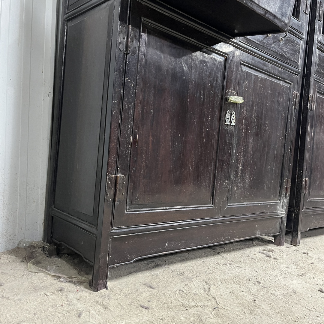 Qing Dynasty Rosewood polished and smooth a pair of bookcase cabinets